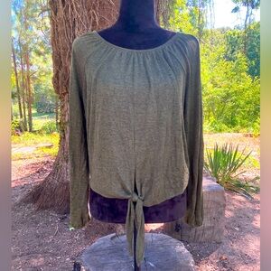 ⭐️$5 when bundled⭐️ Paper Tee Green Top